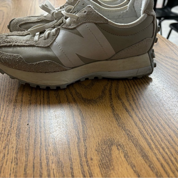 New Balance 327 - Picture 4 of 5